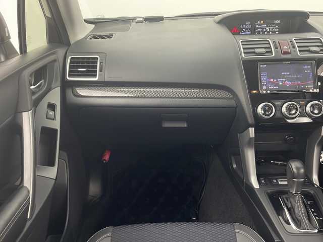 スバル フォレスター S－リミテッド 秋田県 2014(平26)年 5.6万km クリスタルホワイトP 4WD/アイサイトVer2/社外メモリナビ/　　CD/DVD/Bluetooth/フルセグTV/バックカメラ　/パワーバックドア　/レーダークルーズコントロール　/HIDオートライト　/ハーフレザーシート　/前席パワーシート　/前席シートヒーター　/純正18インチアルミホイール/ルーフレール/パドルシフト/前方ドライブレコーダー/スマートキー/ビルトインETC