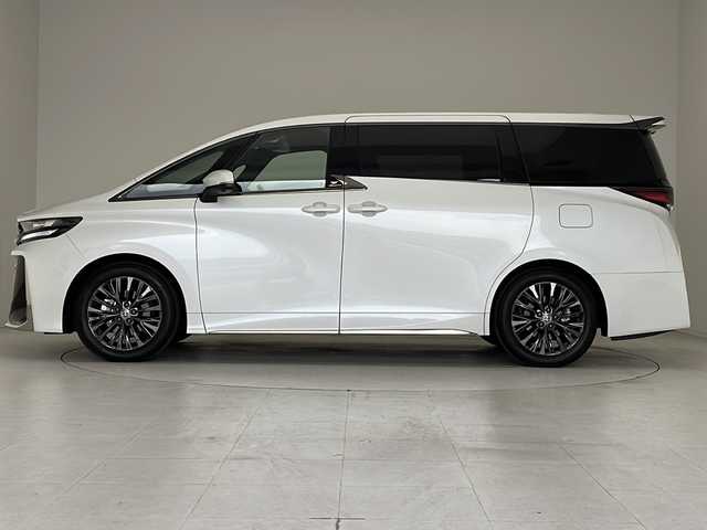 トヨタ ヴェルファイア Z プレミア 愛知県 2024(令6)年 0.3万km プラチナホワイトパールマイカ 衝突軽減システム/純正14型ディズプレイオーディオ/全方位カメラ/両側パワースライドドア/ガラスルーフ/本革シート/レーダークルーズコントロール/シートヒーター/エアシート/ステアリングヒーター/フルセグ/Bluetooth/バックカメラ/電動リアゲート/パワーシート/ヘッドアップディスプレイ/コーナーセンサー/純正アルミホイール/ETC2.0/ブラインドスポットモニター/LEDヘッドライト/パドルシフト/インテリジェントミラー/リアオートエアコン/オートマチックハイビーム/QI充電機/ステアリングスイッチ/スマートキー/プッシュスタート