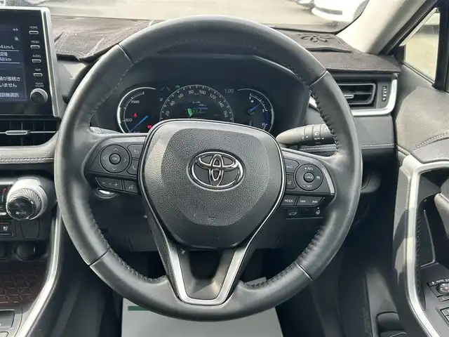 トヨタ ＲＡＶ４ ハイブリットG 岩手県 2022(令4)年 4.5万km ダークブルーマイカ 純正ディスプレイオーディオ/フルセグTV/バックカメラ/ビルトインETC/ドライブレコーダー/レーダークルーズコントロール/衝突被害軽減ブレーキ/レーンキープアシスト/横滑り防止装置/アイドリングストップ/パワーシート/シートヒーター/オートライト/オートハイビーム/LEDヘッドライト/フォグランプ/スマートキー/プッシュスタート/電動格納ミラー/社外18インチAW/純正18インチAWノーマルタイヤ車載/純正フロアマット/純正ドアバイザー/保証書/取扱説明書