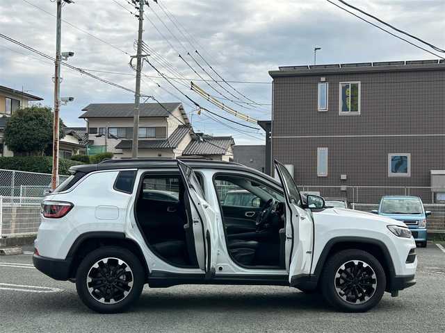 クライスラー・ジープ ジープ コンパス ロンジチュード 熊本県 2022(令4)年 1.5万km 白 ワンオーナー/純正ナビ/（AppleCarPlay・フルセグTV・BTオーディオ）/バックカメラ/純正17インチAW/レーダークルーズ/ルーフレール/ハーフレザーシート/LEDヘッドライト/オートライト/フォグライト/前後コーナーセンサー/横滑り防止装置/ウィンカーミラー/純正フロアマット/新車保証書/取扱説明書/スマートスペアキー×1本