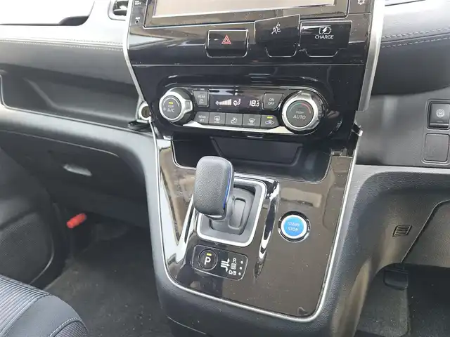 日産 セレナ e－パワー ハイウェイスター 京都府 2019(令1)年 9.1万km ブリリアントホワイトパール 2トーン ○純正9インチナビ/○フルセグTV/○バックカメラ/〇アラウンドビューモニター/○ビルトインETC/○ドライブレコーダー/○全方位運転支援システム/○インテリジェントエマージェンシーブレーキ/〇標識検知機能/○純正15インチアルミホイール/○ハロゲンヘッドランプ/○オートライト/○フォグランプ/○革巻きステアリングホイール/○インテリジェントキー/〇禁煙車