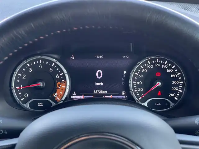 クライスラー・ジープ ジープ レネゲード トレイルホーク 山梨県 2017(平29)年 5.4万km アンヴィルクリアコート アンヴィルカラー/純正ディスプレイオーディオ/Bluetooth/バックカメラ/純正17インチAW/HIDヘッドライト/ヒルディセントコントロール/コンフォートアクセス/クルーズコントロール/コーナーセンサー/AAC/レーンキープA/ETC/記録簿/取説/スペアキー