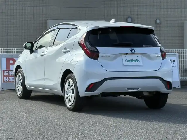 トヨタ アクア G 山口県 2022(令4)年 2.3万km プラチナホワイトパールマイカ 純正ナビ BT/全周囲カメラ/シートヒーター/衝突被害軽減ブレーキ/レーンアシスト/レーダークルーズコントロール/オートマチックハイビーム/LEDオートヘッドライト/コーナーセンサー/ブラインドスポットモニタ/スマートキー 2個/ビルトイン ETC/ステアリングリモコン/ステアリングヒーター/AC100V電源/パーキングアシスト/革巻きステアリング/W サイド カーテン エアバッグ/禁煙車