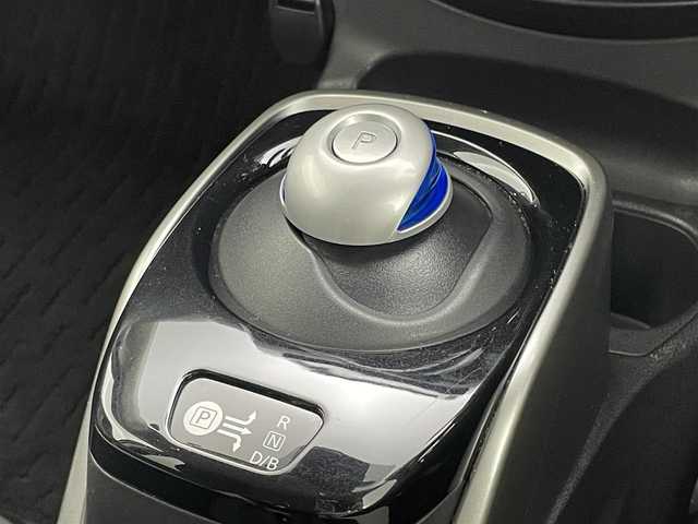 日産 ノート e－パワー X 岡山県 2018(平30)年 6万km ブリリアントホワイトパール ナビゲーション		/【ワンセグ/CD】	/エマージェンシーブレーキ		/ETC		/オートライト/横滑り防止機能				/車線逸脱防止システム				/プッシュスタート				/フロアマット				/新車保証書/スマートキー×２