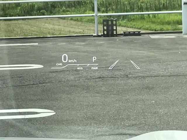 トヨタ ヤリスクロス ハイブリッド Z 佐賀県 2021(令3)年 4.4万km ブラックマイカ/ホワイトパールクリスタルシャイン 2トーン ワンオーナー/純正8インチ ディスプレイオーディオ（Plus）/・AM/FM/BT/Apple Car Play/Android Auto/・アラウンドビューモニター/レーダー探知機/全方位ドライブレコーダー/ブラインドスポットモニター/レーダークルーズコントロール/ステアリングヒーター/ハーフレザーシート/・前席シートヒーター/・パワーシート(運転席)/メーカーOP電動リアゲート/USB入力端子/ETC/純正フロアマット/新車保証書/取扱説明書/トヨタセーフティーセンス/・プリクラッシュセーフティ/・レーダークルーズコントロール（全車速追従機能付）/・レーンディパーチャーアラート（ステアリング制御機能付）/・レーントレーシングアシスト（車線維持支援）/・オートマチックハイビーム/・ロードサインアシスト（標識認識機能）