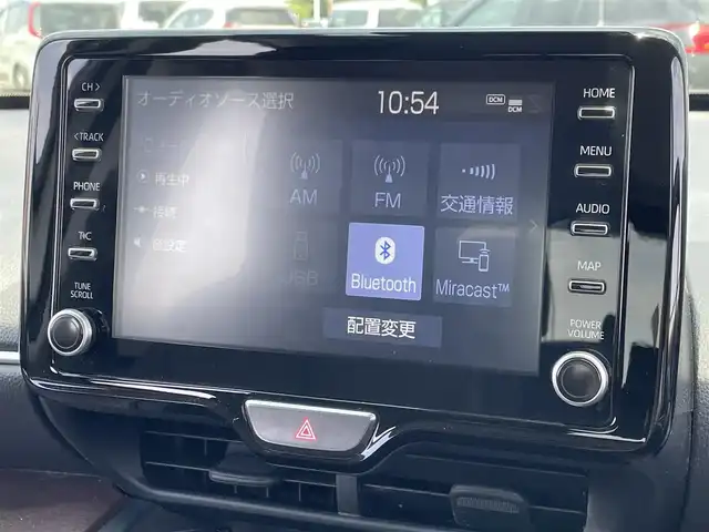 トヨタ ヤリスクロス ハイブリッド Z 佐賀県 2021(令3)年 4.4万km ブラックマイカ/ホワイトパールクリスタルシャイン 2トーン ワンオーナー/純正8インチ ディスプレイオーディオ（Plus）/・AM/FM/BT/Apple Car Play/Android Auto/・アラウンドビューモニター/レーダー探知機/全方位ドライブレコーダー/ブラインドスポットモニター/レーダークルーズコントロール/ステアリングヒーター/ハーフレザーシート/・前席シートヒーター/・パワーシート(運転席)/メーカーOP電動リアゲート/USB入力端子/ETC/純正フロアマット/新車保証書/取扱説明書/トヨタセーフティーセンス/・プリクラッシュセーフティ/・レーダークルーズコントロール（全車速追従機能付）/・レーンディパーチャーアラート（ステアリング制御機能付）/・レーントレーシングアシスト（車線維持支援）/・オートマチックハイビーム/・ロードサインアシスト（標識認識機能）