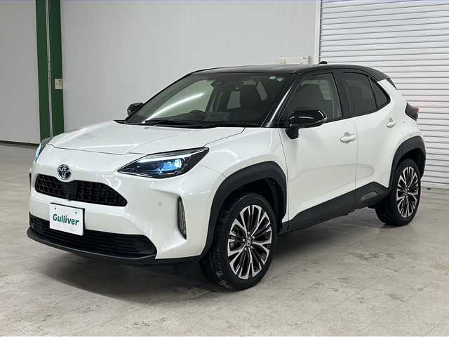 トヨタ ヤリスクロス ハイブリッド Z 熊本県 2021(令3)年 4.4万km ブラックマイカ/ホワイトパールクリスタルシャイン 2トーン ワンオーナー/純正8インチ ディスプレイオーディオ（Plus）/（AM/FM/BT/Apple Car Play/Android Auto）/アラウンドビューモニター/レーダー探知機/全方位ドライブレコーダー/ブラインドスポットモニター/レーダークルーズコントロール/ステアリングヒーター/ハーフレザーシート/前席シートヒーター/パワーシート(運転席)/メーカーOP電動リアゲート/USB入力端子/ETC/純正フロアマット/トヨタセーフティーセンス/プリクラッシュセーフティ/レーダークルーズコントロール（全車速追従機能付）/レーンディパーチャーアラート（ステアリング制御機能付）/レーントレーシングアシスト（車線維持支援）/オートマチックハイビーム/ロードサインアシスト（標識認識機能）