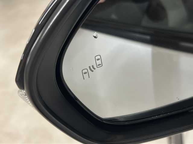 トヨタ ヤリスクロス ハイブリッド Z 熊本県 2021(令3)年 4.4万km ブラックマイカ/ホワイトパールクリスタルシャイン 2トーン ワンオーナー/純正8インチ ディスプレイオーディオ（Plus）/（AM/FM/BT/Apple Car Play/Android Auto）/アラウンドビューモニター/レーダー探知機/全方位ドライブレコーダー/ブラインドスポットモニター/レーダークルーズコントロール/ステアリングヒーター/ハーフレザーシート/前席シートヒーター/パワーシート(運転席)/メーカーOP電動リアゲート/USB入力端子/ETC/純正フロアマット/トヨタセーフティーセンス/プリクラッシュセーフティ/レーダークルーズコントロール（全車速追従機能付）/レーンディパーチャーアラート（ステアリング制御機能付）/レーントレーシングアシスト（車線維持支援）/オートマチックハイビーム/ロードサインアシスト（標識認識機能）