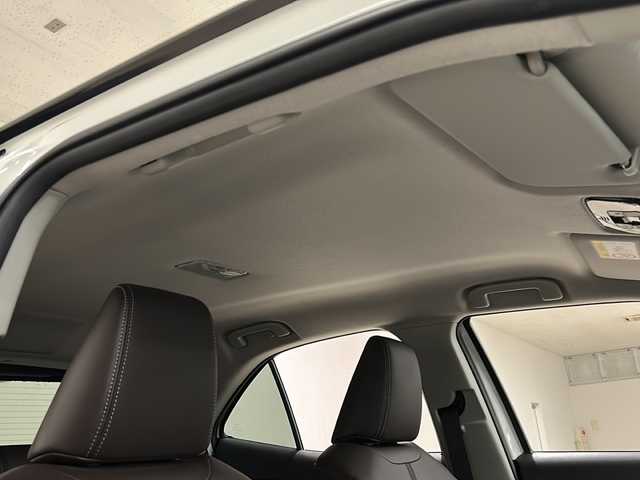 トヨタ ヤリスクロス ハイブリッド Z 熊本県 2021(令3)年 4.4万km ブラックマイカ/ホワイトパールクリスタルシャイン 2トーン ワンオーナー/純正8インチ ディスプレイオーディオ（Plus）/（AM/FM/BT/Apple Car Play/Android Auto）/アラウンドビューモニター/レーダー探知機/全方位ドライブレコーダー/ブラインドスポットモニター/レーダークルーズコントロール/ステアリングヒーター/ハーフレザーシート/前席シートヒーター/パワーシート(運転席)/メーカーOP電動リアゲート/USB入力端子/ETC/純正フロアマット/トヨタセーフティーセンス/プリクラッシュセーフティ/レーダークルーズコントロール（全車速追従機能付）/レーンディパーチャーアラート（ステアリング制御機能付）/レーントレーシングアシスト（車線維持支援）/オートマチックハイビーム/ロードサインアシスト（標識認識機能）