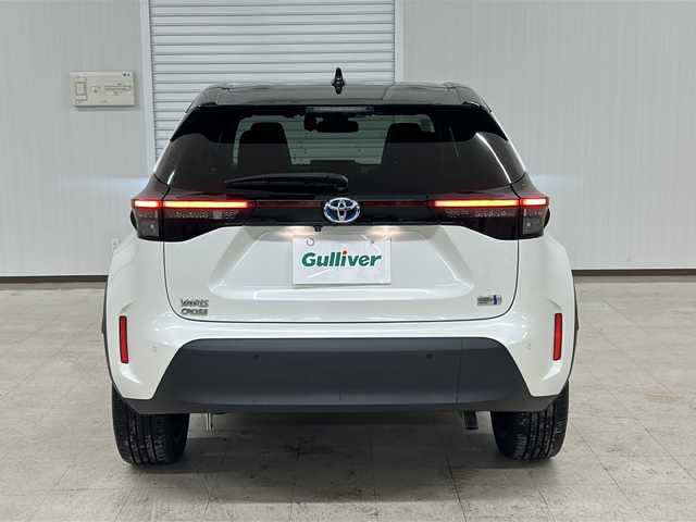 トヨタ ヤリスクロス ハイブリッド Z 熊本県 2021(令3)年 4.4万km ブラックマイカ/ホワイトパールクリスタルシャイン 2トーン ワンオーナー/純正8インチ ディスプレイオーディオ（Plus）/（AM/FM/BT/Apple Car Play/Android Auto）/アラウンドビューモニター/レーダー探知機/全方位ドライブレコーダー/ブラインドスポットモニター/レーダークルーズコントロール/ステアリングヒーター/ハーフレザーシート/前席シートヒーター/パワーシート(運転席)/メーカーOP電動リアゲート/USB入力端子/ETC/純正フロアマット/トヨタセーフティーセンス/プリクラッシュセーフティ/レーダークルーズコントロール（全車速追従機能付）/レーンディパーチャーアラート（ステアリング制御機能付）/レーントレーシングアシスト（車線維持支援）/オートマチックハイビーム/ロードサインアシスト（標識認識機能）