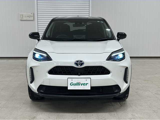 トヨタ ヤリスクロス ハイブリッド Z 熊本県 2021(令3)年 4.4万km ブラックマイカ/ホワイトパールクリスタルシャイン 2トーン ワンオーナー/純正8インチ ディスプレイオーディオ（Plus）/（AM/FM/BT/Apple Car Play/Android Auto）/アラウンドビューモニター/レーダー探知機/全方位ドライブレコーダー/ブラインドスポットモニター/レーダークルーズコントロール/ステアリングヒーター/ハーフレザーシート/前席シートヒーター/パワーシート(運転席)/メーカーOP電動リアゲート/USB入力端子/ETC/純正フロアマット/トヨタセーフティーセンス/プリクラッシュセーフティ/レーダークルーズコントロール（全車速追従機能付）/レーンディパーチャーアラート（ステアリング制御機能付）/レーントレーシングアシスト（車線維持支援）/オートマチックハイビーム/ロードサインアシスト（標識認識機能）