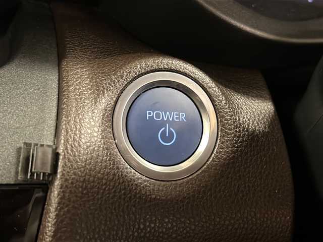 トヨタ ヤリスクロス ハイブリッド Z 熊本県 2021(令3)年 4.4万km ブラックマイカ/ホワイトパールクリスタルシャイン 2トーン ワンオーナー/純正8インチ ディスプレイオーディオ（Plus）/（AM/FM/BT/Apple Car Play/Android Auto）/アラウンドビューモニター/レーダー探知機/全方位ドライブレコーダー/ブラインドスポットモニター/レーダークルーズコントロール/ステアリングヒーター/ハーフレザーシート/前席シートヒーター/パワーシート(運転席)/メーカーOP電動リアゲート/USB入力端子/ETC/純正フロアマット/トヨタセーフティーセンス/プリクラッシュセーフティ/レーダークルーズコントロール（全車速追従機能付）/レーンディパーチャーアラート（ステアリング制御機能付）/レーントレーシングアシスト（車線維持支援）/オートマチックハイビーム/ロードサインアシスト（標識認識機能）