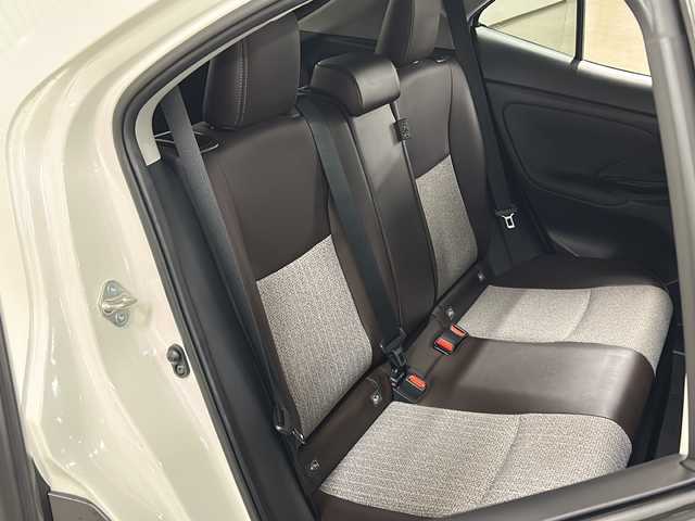 トヨタ ヤリスクロス ハイブリッド Z 熊本県 2021(令3)年 4.4万km ブラックマイカ/ホワイトパールクリスタルシャイン 2トーン ワンオーナー/純正8インチ ディスプレイオーディオ（Plus）/（AM/FM/BT/Apple Car Play/Android Auto）/アラウンドビューモニター/レーダー探知機/全方位ドライブレコーダー/ブラインドスポットモニター/レーダークルーズコントロール/ステアリングヒーター/ハーフレザーシート/前席シートヒーター/パワーシート(運転席)/メーカーOP電動リアゲート/USB入力端子/ETC/純正フロアマット/トヨタセーフティーセンス/プリクラッシュセーフティ/レーダークルーズコントロール（全車速追従機能付）/レーンディパーチャーアラート（ステアリング制御機能付）/レーントレーシングアシスト（車線維持支援）/オートマチックハイビーム/ロードサインアシスト（標識認識機能）