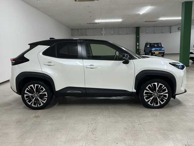 トヨタ ヤリスクロス ハイブリッド Z 熊本県 2021(令3)年 4.4万km ブラックマイカ/ホワイトパールクリスタルシャイン 2トーン ワンオーナー/純正8インチ ディスプレイオーディオ（Plus）/（AM/FM/BT/Apple Car Play/Android Auto）/アラウンドビューモニター/レーダー探知機/全方位ドライブレコーダー/ブラインドスポットモニター/レーダークルーズコントロール/ステアリングヒーター/ハーフレザーシート/前席シートヒーター/パワーシート(運転席)/メーカーOP電動リアゲート/USB入力端子/ETC/純正フロアマット/トヨタセーフティーセンス/プリクラッシュセーフティ/レーダークルーズコントロール（全車速追従機能付）/レーンディパーチャーアラート（ステアリング制御機能付）/レーントレーシングアシスト（車線維持支援）/オートマチックハイビーム/ロードサインアシスト（標識認識機能）