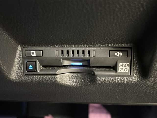 トヨタ ヤリスクロス ハイブリッド Z 熊本県 2021(令3)年 4.4万km ブラックマイカ/ホワイトパールクリスタルシャイン 2トーン ワンオーナー/純正8インチ ディスプレイオーディオ（Plus）/（AM/FM/BT/Apple Car Play/Android Auto）/アラウンドビューモニター/レーダー探知機/全方位ドライブレコーダー/ブラインドスポットモニター/レーダークルーズコントロール/ステアリングヒーター/ハーフレザーシート/前席シートヒーター/パワーシート(運転席)/メーカーOP電動リアゲート/USB入力端子/ETC/純正フロアマット/トヨタセーフティーセンス/プリクラッシュセーフティ/レーダークルーズコントロール（全車速追従機能付）/レーンディパーチャーアラート（ステアリング制御機能付）/レーントレーシングアシスト（車線維持支援）/オートマチックハイビーム/ロードサインアシスト（標識認識機能）