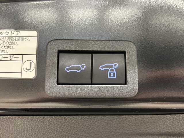 トヨタ ヤリスクロス ハイブリッド Z 熊本県 2021(令3)年 4.4万km ブラックマイカ/ホワイトパールクリスタルシャイン 2トーン ワンオーナー/純正8インチ ディスプレイオーディオ（Plus）/（AM/FM/BT/Apple Car Play/Android Auto）/アラウンドビューモニター/レーダー探知機/全方位ドライブレコーダー/ブラインドスポットモニター/レーダークルーズコントロール/ステアリングヒーター/ハーフレザーシート/前席シートヒーター/パワーシート(運転席)/メーカーOP電動リアゲート/USB入力端子/ETC/純正フロアマット/トヨタセーフティーセンス/プリクラッシュセーフティ/レーダークルーズコントロール（全車速追従機能付）/レーンディパーチャーアラート（ステアリング制御機能付）/レーントレーシングアシスト（車線維持支援）/オートマチックハイビーム/ロードサインアシスト（標識認識機能）