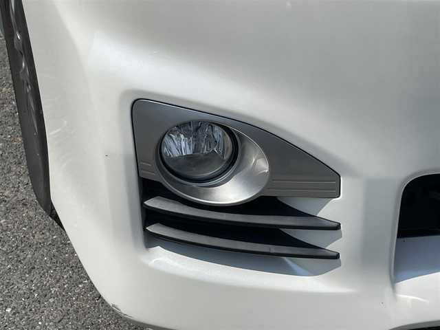 トヨタ ヴォクシー ZS 煌 三重県 2011(平23)年 9.7万km ホワイトパールクリスタルシャイン (株)IDOMが運営する【じしゃロン四日市店】の自社ローン専用車両になります。こちらは現金またはオートローンご利用時の価格です。自社ローンご希望の方は別途その旨お申付け下さい/純正SDナビ（CD/DVD/BT/AM/FM）/両側パワースライドドア/フリップダウンモニター/バックカメラ/ETC/パドルシフト/エンジンスタートボタン/スマートキー/純正16インチAW/純正フロアマット