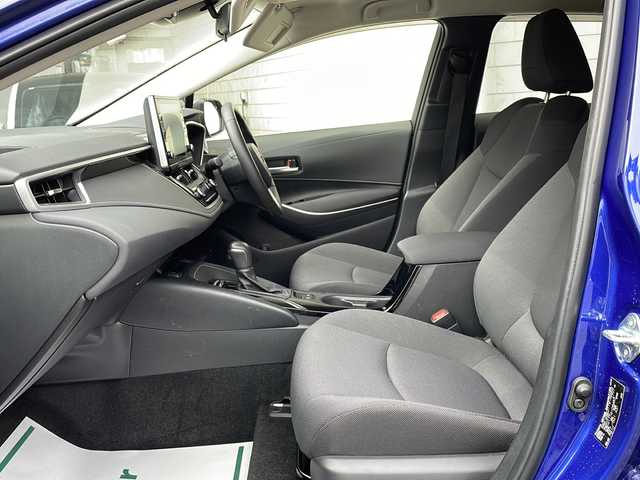 トヨタ カローラツーリング ハイブリッド S 神奈川県 2022(令4)年 1.6万km ライトブルーM 純正ナビ（AM/FM/USB/BT/Miracast)/バックカメラ/前後ドラレコ/ビルトインETC2.0/レーダークルコン/D/N席シートヒーター/ステアリングヒーター/オートハイビーム/ブレーキホールド/ABS/横滑り防止装置/レーンキープアシスト/アイドリングストップ/プッシュスタート/純正AW/純正フロアマット/純正ドアバイザー/保証書/取扱説明書