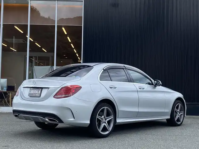 メルセデス・ベンツ Ｃ２００ アバンギャルド AMGライン 福岡県 2016(平28)年 3.2万km イリジウムシルバー レーダーセーフティパッケージ/アダプティブクルーズコントロール/ブラインドスポットモニター/レーンキープアシスト/アクティブセーフティブレーキ/黒革シート/前席シートヒーター/純正ナビ　/フルセグTV/Bluetooth/バックカメラ/ヘッドアップディスプレイ/パワーバックドア/LEDヘッドライト/オートライト/エアーサスペンション/パヒュームアトマイザー　/ドライブレコーダー　/純正１８インチアルミホイール　/ETC