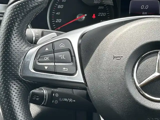 メルセデス・ベンツ Ｃ２００ アバンギャルド AMGライン 福岡県 2016(平28)年 3.2万km イリジウムシルバー レーダーセーフティパッケージ/アダプティブクルーズコントロール/ブラインドスポットモニター/レーンキープアシスト/アクティブセーフティブレーキ/黒革シート/前席シートヒーター/純正ナビ　/フルセグTV/Bluetooth/バックカメラ/ヘッドアップディスプレイ/パワーバックドア/LEDヘッドライト/オートライト/エアーサスペンション/パヒュームアトマイザー　/ドライブレコーダー　/純正１８インチアルミホイール　/ETC
