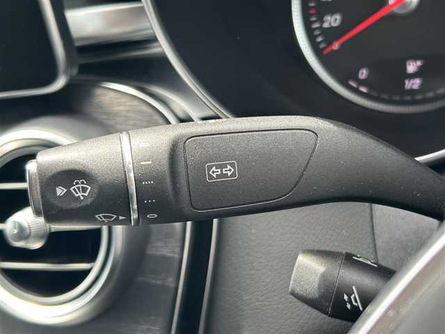 メルセデス・ベンツ Ｃ２００ アバンギャルド AMGライン 福岡県 2016(平28)年 3.2万km イリジウムシルバー レーダーセーフティパッケージ/アダプティブクルーズコントロール/ブラインドスポットモニター/レーンキープアシスト/アクティブセーフティブレーキ/黒革シート/前席シートヒーター/純正ナビ　/フルセグTV/Bluetooth/バックカメラ/ヘッドアップディスプレイ/パワーバックドア/LEDヘッドライト/オートライト/エアーサスペンション/パヒュームアトマイザー　/ドライブレコーダー　/純正１８インチアルミホイール　/ETC