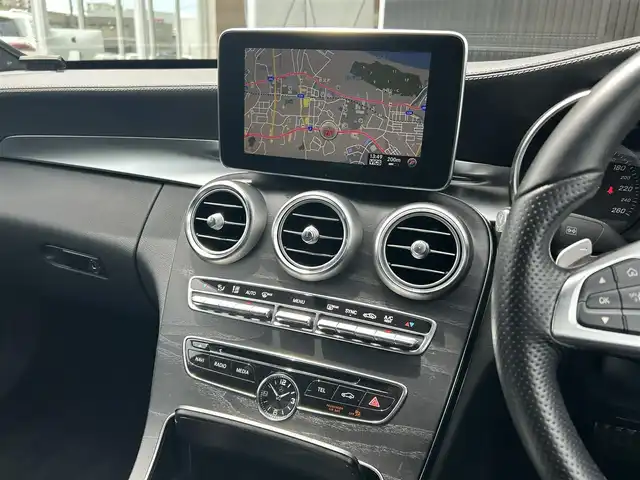 メルセデス・ベンツ Ｃ２００ アバンギャルド AMGライン 福岡県 2016(平28)年 3.2万km イリジウムシルバー レーダーセーフティパッケージ/アダプティブクルーズコントロール/ブラインドスポットモニター/レーンキープアシスト/アクティブセーフティブレーキ/黒革シート/前席シートヒーター/純正ナビ　/フルセグTV/Bluetooth/バックカメラ/ヘッドアップディスプレイ/パワーバックドア/LEDヘッドライト/オートライト/エアーサスペンション/パヒュームアトマイザー　/ドライブレコーダー　/純正１８インチアルミホイール　/ETC