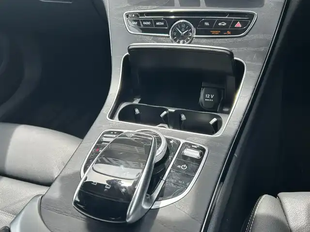 メルセデス・ベンツ Ｃ２００ アバンギャルド AMGライン 福岡県 2016(平28)年 3.2万km イリジウムシルバー レーダーセーフティパッケージ/アダプティブクルーズコントロール/ブラインドスポットモニター/レーンキープアシスト/アクティブセーフティブレーキ/黒革シート/前席シートヒーター/純正ナビ　/フルセグTV/Bluetooth/バックカメラ/ヘッドアップディスプレイ/パワーバックドア/LEDヘッドライト/オートライト/エアーサスペンション/パヒュームアトマイザー　/ドライブレコーダー　/純正１８インチアルミホイール　/ETC