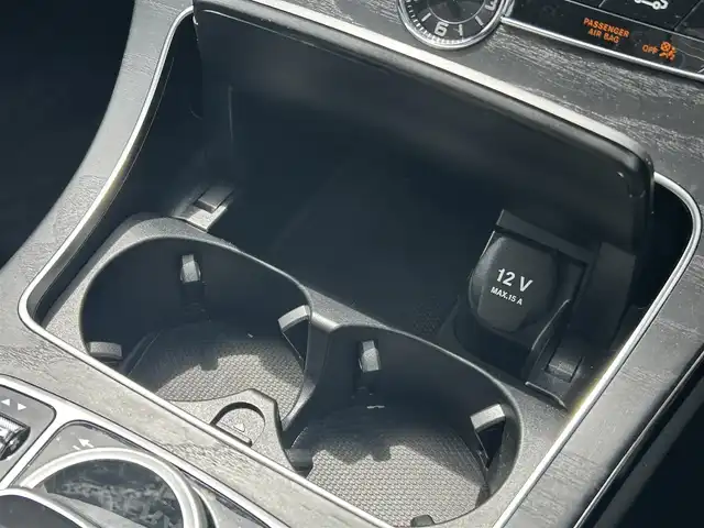 メルセデス・ベンツ Ｃ２００ アバンギャルド AMGライン 福岡県 2016(平28)年 3.2万km イリジウムシルバー レーダーセーフティパッケージ/アダプティブクルーズコントロール/ブラインドスポットモニター/レーンキープアシスト/アクティブセーフティブレーキ/黒革シート/前席シートヒーター/純正ナビ　/フルセグTV/Bluetooth/バックカメラ/ヘッドアップディスプレイ/パワーバックドア/LEDヘッドライト/オートライト/エアーサスペンション/パヒュームアトマイザー　/ドライブレコーダー　/純正１８インチアルミホイール　/ETC
