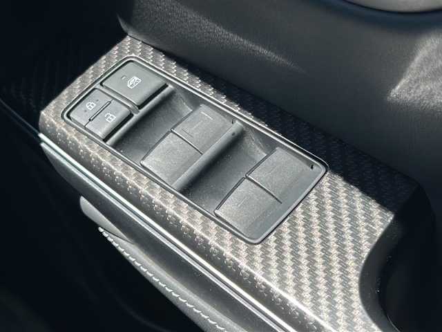 トヨタ クラウン ハイブリッド RS アドバンス 岐阜県 2019(平31)年 2.5万km ホワイトパールクリスタルシャイン 登録時走行距離24928km/純正ＳＤナビ　/全方位カメラ　/フルセグテレビ/Blue tooth/CD/AUX/USB/AM/FM可/ワンオーナー　/レーダークルーズコントロール/トヨタセーフティセンス　/コーナーセンサー前後　/ＬＥＤヘッドライト　/オートマチックハイビーム/オートライト/レーンキープアシスト　/ドライブレコーダー前後　/横滑り防止装置/盗難防止装置/パーキングアシスト　/アイドリングストップ/レザーシート/パワーシート前席/シートヒーター前席/エアシート前席/フルフラットシート/純正フロアマット/ビルトインＥＴＣ/プッシュスタート/スマートキー/スペアキー1本/ウィンカーミラー