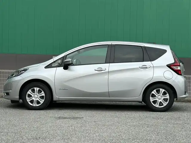 日産 ノート e－パワー X 千葉県 2020(令2)年 4.2万km ブリリアントシルバー 社外メモリナビ　（MDV-W307W）/ワンセグ/エマージェンシーブレーキ/前後コーナーセンサー/全方位カメラ/バックカメラ/レーンキープ/LEDライト/横滑り防止/オートライト