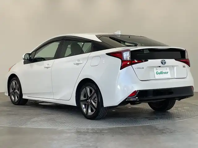 トヨタ プリウス A ツーリングセレクション 栃木県 2021(令3)年 4.4万km プラチナホワイトパールマイカ 純正９インチナビ(NSZT-Y68T)/(フルセグTV・Bluetooth・CD・DVD・SD・HDMI・USB)/全方位カメラ/バックカメラ/トヨタセーフティセンス/ ・プリクラッシュセーフティ/ ・レーンキープアシスト/ ・オートハイビーム/ ・アダプティブクルーズコントロール/ ・ブラインドスポットモニター/前後コーナーセンサー/ヘッドアップディスプレイ/前後ドライブレコーダー(DC-DR652)/運転席パワーシート/合皮シート/前席シートヒーター/LEDヘッドライト/オートライト/フォグランプ/純正アルミホイール/純正フロアマット/ドアバイザー/保証書