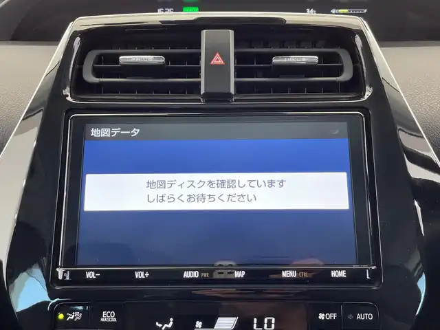 トヨタ プリウス A ツーリングセレクション 栃木県 2021(令3)年 4.4万km プラチナホワイトパールマイカ 純正９インチナビ(NSZT-Y68T)/(フルセグTV・Bluetooth・CD・DVD・SD・HDMI・USB)/全方位カメラ/バックカメラ/トヨタセーフティセンス/ ・プリクラッシュセーフティ/ ・レーンキープアシスト/ ・オートハイビーム/ ・アダプティブクルーズコントロール/ ・ブラインドスポットモニター/前後コーナーセンサー/ヘッドアップディスプレイ/前後ドライブレコーダー(DC-DR652)/運転席パワーシート/合皮シート/前席シートヒーター/LEDヘッドライト/オートライト/フォグランプ/純正アルミホイール/純正フロアマット/ドアバイザー/保証書