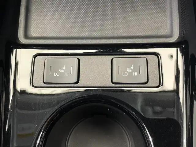 トヨタ プリウス A ツーリングセレクション 栃木県 2021(令3)年 4.4万km プラチナホワイトパールマイカ 純正９インチナビ(NSZT-Y68T)/(フルセグTV・Bluetooth・CD・DVD・SD・HDMI・USB)/全方位カメラ/バックカメラ/トヨタセーフティセンス/ ・プリクラッシュセーフティ/ ・レーンキープアシスト/ ・オートハイビーム/ ・アダプティブクルーズコントロール/ ・ブラインドスポットモニター/前後コーナーセンサー/ヘッドアップディスプレイ/前後ドライブレコーダー(DC-DR652)/運転席パワーシート/合皮シート/前席シートヒーター/LEDヘッドライト/オートライト/フォグランプ/純正アルミホイール/純正フロアマット/ドアバイザー/保証書