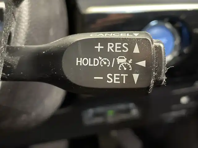 トヨタ プリウス A ツーリングセレクション 栃木県 2021(令3)年 4.4万km プラチナホワイトパールマイカ 純正９インチナビ(NSZT-Y68T)/(フルセグTV・Bluetooth・CD・DVD・SD・HDMI・USB)/全方位カメラ/バックカメラ/トヨタセーフティセンス/ ・プリクラッシュセーフティ/ ・レーンキープアシスト/ ・オートハイビーム/ ・アダプティブクルーズコントロール/ ・ブラインドスポットモニター/前後コーナーセンサー/ヘッドアップディスプレイ/前後ドライブレコーダー(DC-DR652)/運転席パワーシート/合皮シート/前席シートヒーター/LEDヘッドライト/オートライト/フォグランプ/純正アルミホイール/純正フロアマット/ドアバイザー/保証書