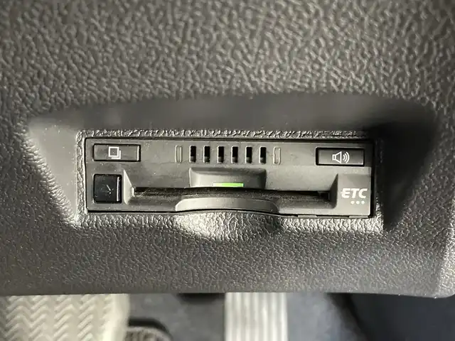 トヨタ プリウス A ツーリングセレクション 栃木県 2021(令3)年 4.4万km プラチナホワイトパールマイカ 純正９インチナビ(NSZT-Y68T)/(フルセグTV・Bluetooth・CD・DVD・SD・HDMI・USB)/全方位カメラ/バックカメラ/トヨタセーフティセンス/ ・プリクラッシュセーフティ/ ・レーンキープアシスト/ ・オートハイビーム/ ・アダプティブクルーズコントロール/ ・ブラインドスポットモニター/前後コーナーセンサー/ヘッドアップディスプレイ/前後ドライブレコーダー(DC-DR652)/運転席パワーシート/合皮シート/前席シートヒーター/LEDヘッドライト/オートライト/フォグランプ/純正アルミホイール/純正フロアマット/ドアバイザー/保証書