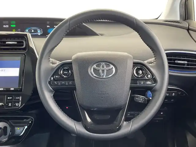 トヨタ プリウス A ツーリングセレクション 栃木県 2021(令3)年 4.4万km プラチナホワイトパールマイカ 純正９インチナビ(NSZT-Y68T)/(フルセグTV・Bluetooth・CD・DVD・SD・HDMI・USB)/全方位カメラ/バックカメラ/トヨタセーフティセンス/ ・プリクラッシュセーフティ/ ・レーンキープアシスト/ ・オートハイビーム/ ・アダプティブクルーズコントロール/ ・ブラインドスポットモニター/前後コーナーセンサー/ヘッドアップディスプレイ/前後ドライブレコーダー(DC-DR652)/運転席パワーシート/合皮シート/前席シートヒーター/LEDヘッドライト/オートライト/フォグランプ/純正アルミホイール/純正フロアマット/ドアバイザー/保証書