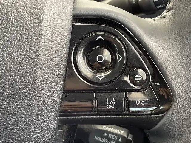 トヨタ プリウス A ツーリングセレクション 栃木県 2021(令3)年 4.4万km プラチナホワイトパールマイカ 純正９インチナビ(NSZT-Y68T)/(フルセグTV・Bluetooth・CD・DVD・SD・HDMI・USB)/全方位カメラ/バックカメラ/トヨタセーフティセンス/ ・プリクラッシュセーフティ/ ・レーンキープアシスト/ ・オートハイビーム/ ・アダプティブクルーズコントロール/ ・ブラインドスポットモニター/前後コーナーセンサー/ヘッドアップディスプレイ/前後ドライブレコーダー(DC-DR652)/運転席パワーシート/合皮シート/前席シートヒーター/LEDヘッドライト/オートライト/フォグランプ/純正アルミホイール/純正フロアマット/ドアバイザー/保証書