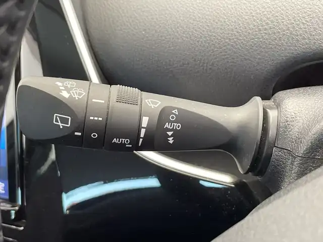 トヨタ プリウス A ツーリングセレクション 栃木県 2021(令3)年 4.4万km プラチナホワイトパールマイカ 純正９インチナビ(NSZT-Y68T)/(フルセグTV・Bluetooth・CD・DVD・SD・HDMI・USB)/全方位カメラ/バックカメラ/トヨタセーフティセンス/ ・プリクラッシュセーフティ/ ・レーンキープアシスト/ ・オートハイビーム/ ・アダプティブクルーズコントロール/ ・ブラインドスポットモニター/前後コーナーセンサー/ヘッドアップディスプレイ/前後ドライブレコーダー(DC-DR652)/運転席パワーシート/合皮シート/前席シートヒーター/LEDヘッドライト/オートライト/フォグランプ/純正アルミホイール/純正フロアマット/ドアバイザー/保証書