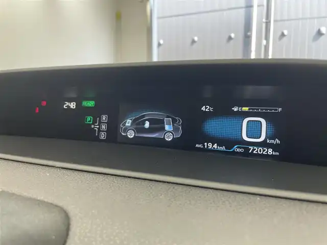 トヨタ プリウス S ツーリングセレクション 島根県 2016(平28)年 7.2万km アティチュードブラックマイカ 純正7インチナビ/（Bluetooth/DVD/CD/フルセグTV)/バックカメラ/ETC/プリクラッシュセーフティシステム/合皮シート/シートヒーター（DN席）/オートライト/LEDヘッドライト/ステアリングスイッチ/純正17インチアルミホイール/電動格納ミラー/プッシュスタート/スマートキー