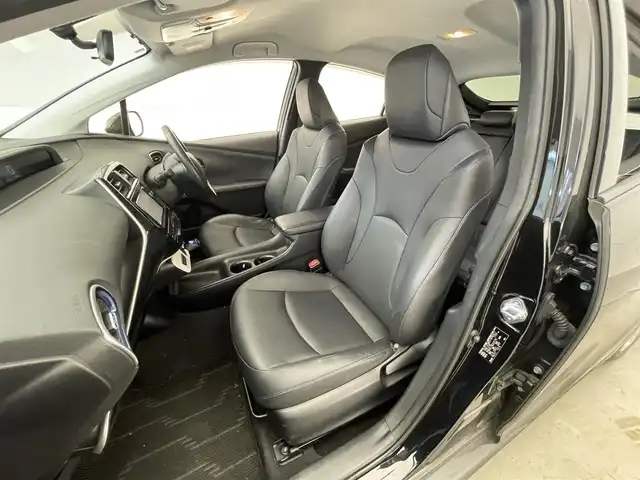 トヨタ プリウス S ツーリングセレクション 島根県 2016(平28)年 7.2万km アティチュードブラックマイカ 純正7インチナビ/（Bluetooth/DVD/CD/フルセグTV)/バックカメラ/ETC/プリクラッシュセーフティシステム/合皮シート/シートヒーター（DN席）/オートライト/LEDヘッドライト/ステアリングスイッチ/純正17インチアルミホイール/電動格納ミラー/プッシュスタート/スマートキー