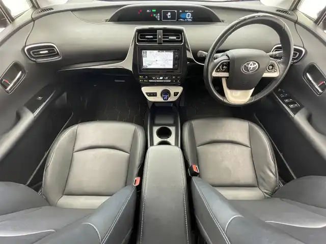 トヨタ プリウス S ツーリングセレクション 島根県 2016(平28)年 7.2万km アティチュードブラックマイカ 純正7インチナビ/（Bluetooth/DVD/CD/フルセグTV)/バックカメラ/ETC/プリクラッシュセーフティシステム/合皮シート/シートヒーター（DN席）/オートライト/LEDヘッドライト/ステアリングスイッチ/純正17インチアルミホイール/電動格納ミラー/プッシュスタート/スマートキー