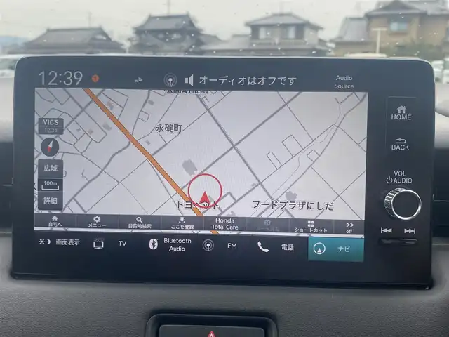 ホンダ ヴェゼル ハイブリッド e:HEV Z 熊本県 2025(令7)年 0.1千km プラチナホワイトパール e:HEV Z　3VC4AG3　Honda CONNECTディスプレー+ETC2.0車載器+ワイヤレス充電器(220000)/登録済み未使用車/純正ディスプレイオーディオナビ/・AM/FM/USB/BT/・AppleCarPlay/AndroidAuto/・フルセグTV/バックカメラ/ホンダセンシング/・路外逸脱抑制機能/・ブラインドスポットモニター/・踏み間違い衝突軽減システム/・衝突軽減ブレーキ/・オートマチックハイビーム/・パーキングセンサー警報/アダプティブクルーズコントロール/前後コーナーセンサー/革巻きステアリング/・ステアリングリモコン/・ステアリングヒーター/ハーフレザーシート/・D/N席シートヒーター/置くだけ充電/ETC2.0/オートライト/・LEDライト/・フォグランプ/パワーバックドア/電動格納ミラー/・ウィンカーミラー/トノカバー/純正アルミホイール/スマートキー/・スペアキー