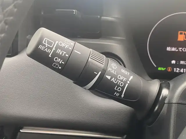 ホンダ ヴェゼル ハイブリッド e:HEV Z 熊本県 2025(令7)年 0.1千km プラチナホワイトパール e:HEV Z　3VC4AG3　Honda CONNECTディスプレー+ETC2.0車載器+ワイヤレス充電器(220000)/登録済み未使用車/純正ディスプレイオーディオナビ/・AM/FM/USB/BT/・AppleCarPlay/AndroidAuto/・フルセグTV/バックカメラ/ホンダセンシング/・路外逸脱抑制機能/・ブラインドスポットモニター/・踏み間違い衝突軽減システム/・衝突軽減ブレーキ/・オートマチックハイビーム/・パーキングセンサー警報/アダプティブクルーズコントロール/前後コーナーセンサー/革巻きステアリング/・ステアリングリモコン/・ステアリングヒーター/ハーフレザーシート/・D/N席シートヒーター/置くだけ充電/ETC2.0/オートライト/・LEDライト/・フォグランプ/パワーバックドア/電動格納ミラー/・ウィンカーミラー/トノカバー/純正アルミホイール/スマートキー/・スペアキー