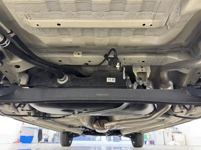 スズキ ハスラー Jスタイル 滋賀県 2021(令3)年 2.6万km シフォンアイボリーメタリック/ガンメタリック2トーン 純正9インチナビ（Bluetooth/USB/CD/DVD/iPod/フルセグ）/衝突軽減防止装置/横滑り防止機能/全方位カメラ/レーンキープアシスト/ETC/ステアリングスイッチ/電動格納ミラー
