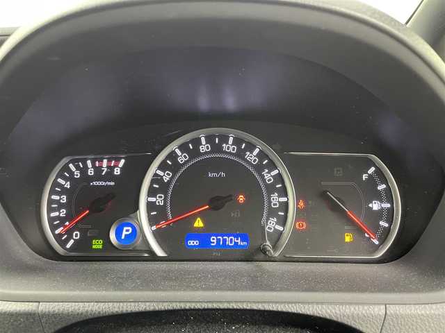 トヨタ ヴォクシー ZS 岡山県 2017(平29)年 9.8万km プレシャスブラックパール 社外7インチナビ/型番:CN-RE03WD/　「フルセグ/Bluetooth/DVD」/オートハイビーム/LEDヘッドライト（AUTO機能付き）/前席シートヒーター/衝突軽減ブレーキシステム/車線逸脱防止システム/横滑り防止装置/ビルトインETC/純正16インチアルミホイール/社外フロアマット/プッシュスタート/後席サンシェイイド/スマートキー×１