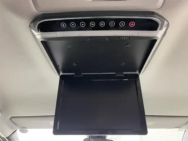 トヨタ ヴォクシー ZS 岡山県 2017(平29)年 9.8万km プレシャスブラックパール 社外7インチナビ/型番:CN-RE03WD/　「フルセグ/Bluetooth/DVD」/オートハイビーム/LEDヘッドライト（AUTO機能付き）/前席シートヒーター/衝突軽減ブレーキシステム/車線逸脱防止システム/横滑り防止装置/ビルトインETC/純正16インチアルミホイール/社外フロアマット/プッシュスタート/後席サンシェイイド/スマートキー×１