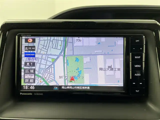トヨタ ヴォクシー ZS 岡山県 2017(平29)年 9.8万km プレシャスブラックパール 社外7インチナビ/型番:CN-RE03WD/　「フルセグ/Bluetooth/DVD」/オートハイビーム/LEDヘッドライト（AUTO機能付き）/前席シートヒーター/衝突軽減ブレーキシステム/車線逸脱防止システム/横滑り防止装置/ビルトインETC/純正16インチアルミホイール/社外フロアマット/プッシュスタート/後席サンシェイイド/スマートキー×１