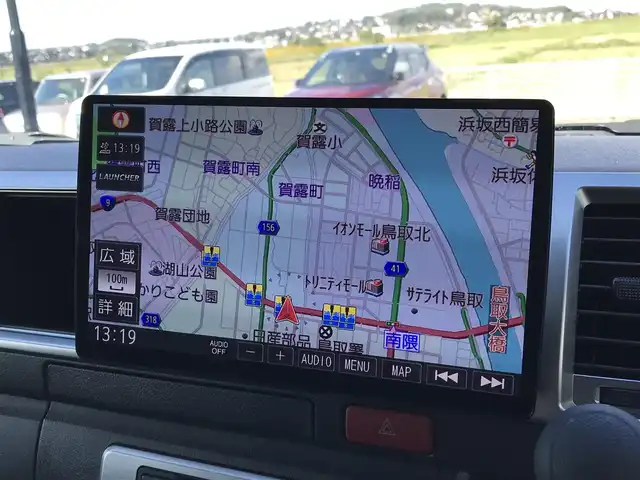 トヨタ ハイエース GL 鳥取県 2021(令3)年 5.8万km ブラックマイカ 社外10インチナビフローティングナビ/(フルセグ/DVD/ブルーレイ/CD/BT）/全方位カメラ・ETC/デジタルインナーミラー/カロッツエリアフリップダウンモニター/FLEXシート（対面/対座/フラットシート）/センターテーブル（脱着可能）/トヨタセーフティセンス/レーンアシスト/前後クリアランスソナー/片側パワースライドドア/LEDヘットライト/フォグランプ/ブラックインナーヘットライト/ローダウン/オートハイビーム/社外18インチアルミホイール/TOYOホワイトレター/社外テールランプ/レザー調シートカバー/プッシュエンジンスタート/スペアキー