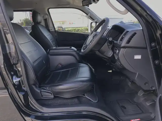 トヨタ ハイエース GL 鳥取県 2021(令3)年 5.8万km ブラックマイカ 社外10インチナビフローティングナビ/(フルセグ/DVD/ブルーレイ/CD/BT）/全方位カメラ・ETC/デジタルインナーミラー/カロッツエリアフリップダウンモニター/FLEXシート（対面/対座/フラットシート）/センターテーブル（脱着可能）/トヨタセーフティセンス/レーンアシスト/前後クリアランスソナー/片側パワースライドドア/LEDヘットライト/フォグランプ/ブラックインナーヘットライト/ローダウン/オートハイビーム/社外18インチアルミホイール/TOYOホワイトレター/社外テールランプ/レザー調シートカバー/プッシュエンジンスタート/スペアキー