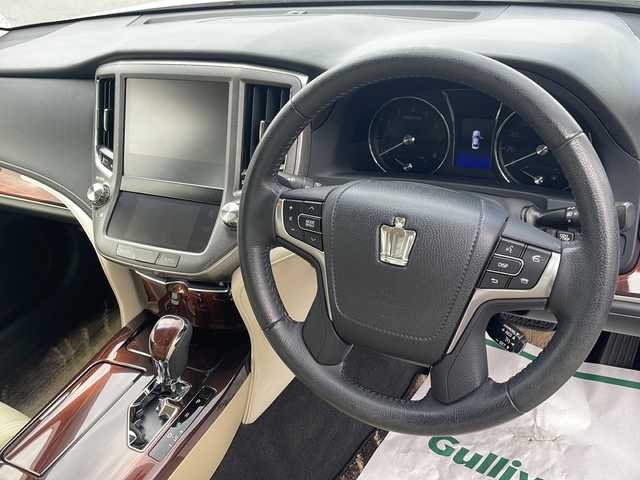 トヨタ クラウン ロイヤル ロイヤルサルーン 福岡県 2013(平25)年 4.6万km プレシャスシルバー 純正ナビ/バックカメラ/Bluetooth/フルセグTV/ステアリングリモコン/クルーズコントロール/コーナーセンサー/ETC/純正16インチアルミホイール/純正フロアマット/純正エンジンスターター